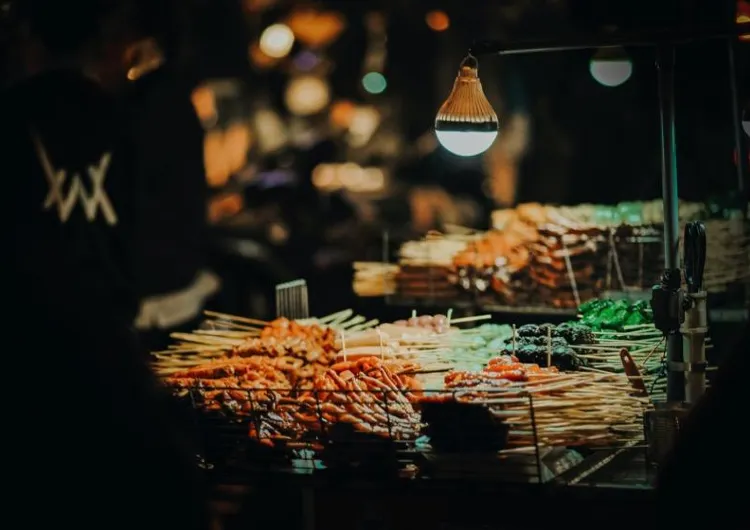9大曼谷夜市最新資訊:街頭美食、平價服飾血拼攻略