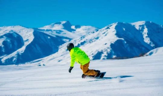 Skiing in Burqin