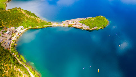 lu gu hu feng jing ming sheng qu - zuo zhu cao chuan you hu