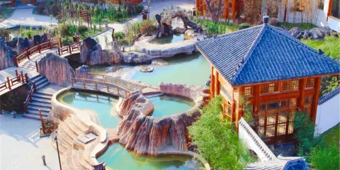 德百溫泉度假村