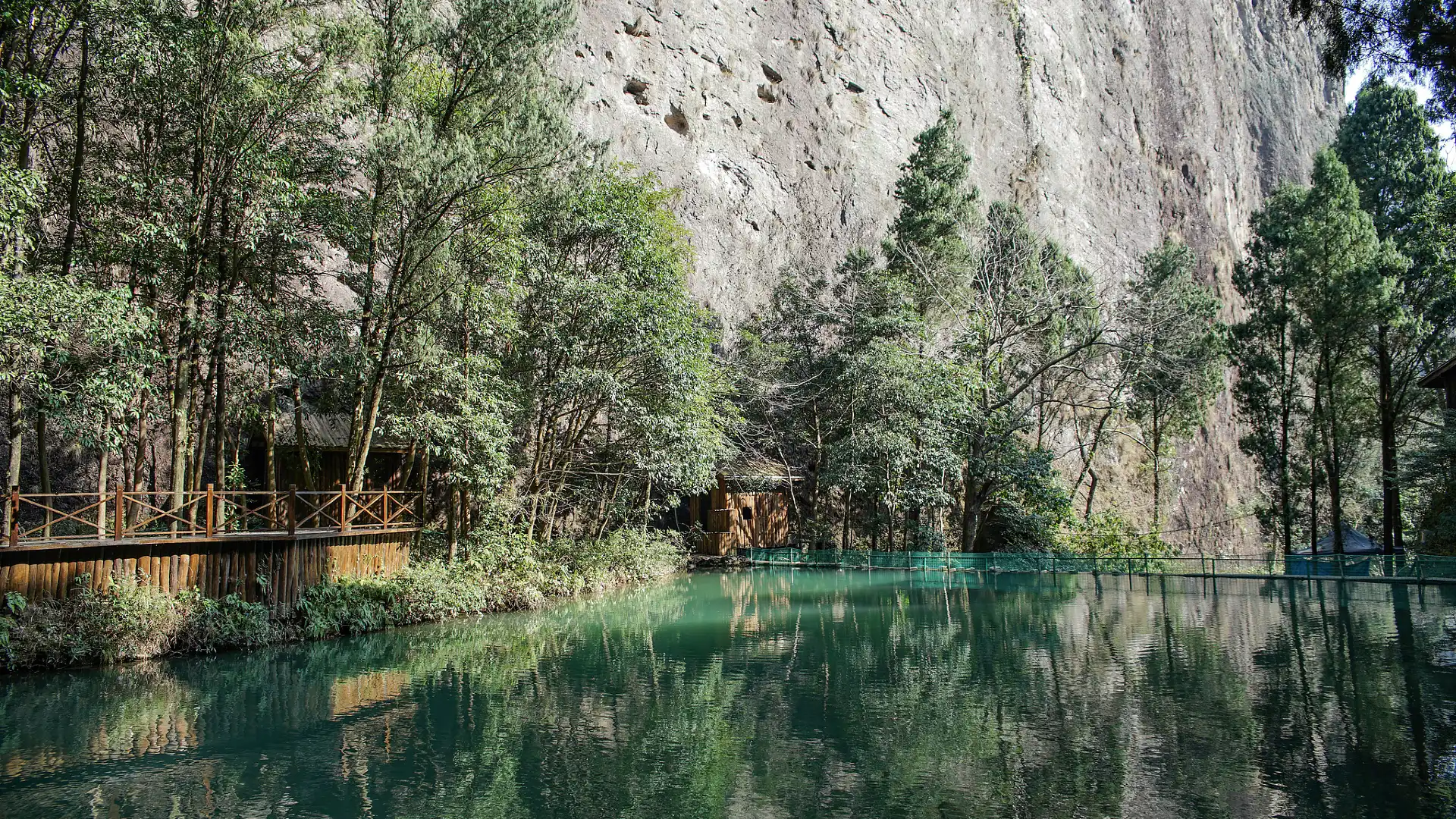 Hotels near The Jingming Valley Scenic Area of Yandang Mountains