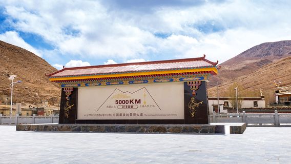 318 National Road 5,000 km Monument