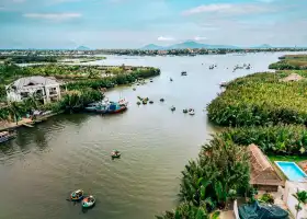 Hạnh Coconut Basket Boat