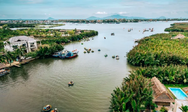Hạnh Coconut Basket Boat