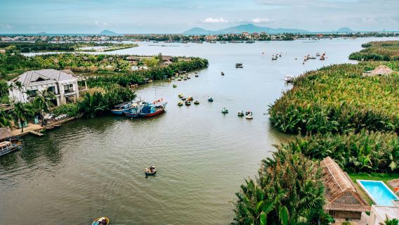 Hạnh Coconut Basket Boat