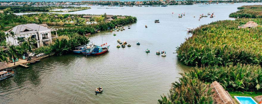 Hạnh Coconut Basket Boat
