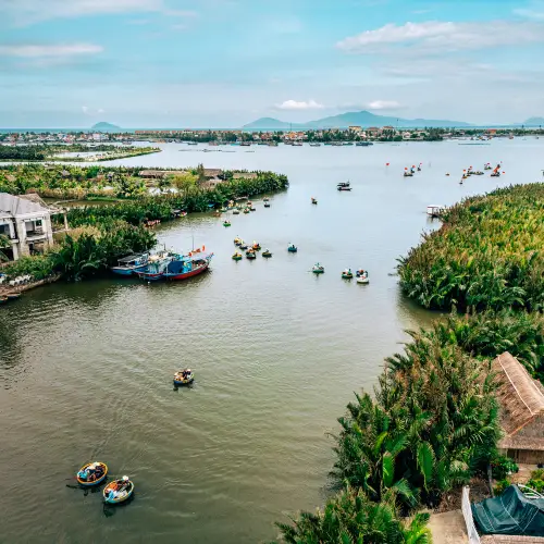 Hạnh Coconut Basket Boat