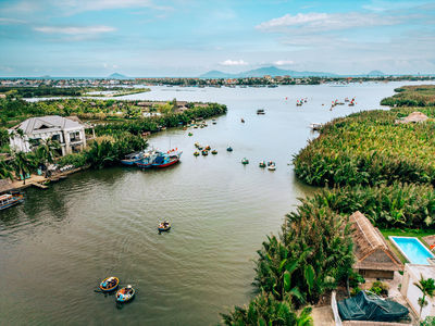 Hạnh Coconut Basket Boat