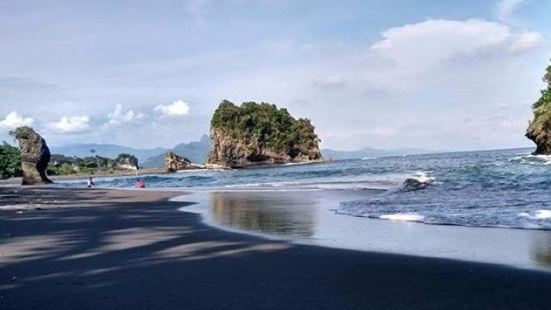 Pasir putih pada pantai begitu