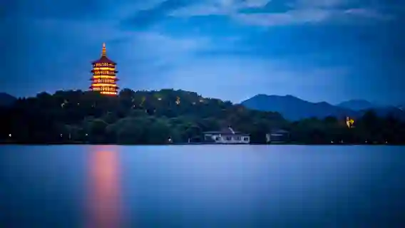 10人團丨杭州西湖斷橋+美食網紅店夜遊ღ可升級河坊街夜景遊船