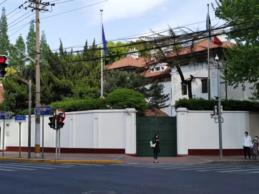 Отели рядом с достопримечательностью «Старый адрес Бассейского жилого дома»