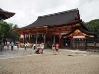 真っ赤な門の「八坂神社」