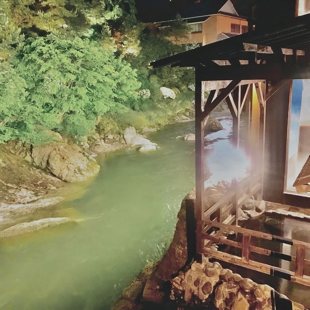 秋田　秋田の森に囲まれたミラーリング温泉