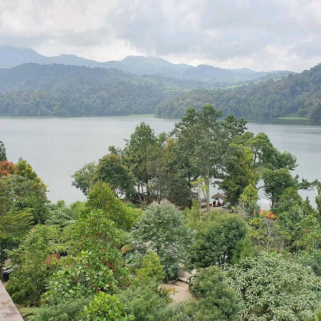 Pinisi Resto Lembang