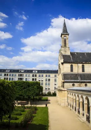 Hotel dekat Le monument aux morts