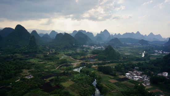 阳朔的山也爬了不少，翠屏五指山难度性不大，大概20min即可