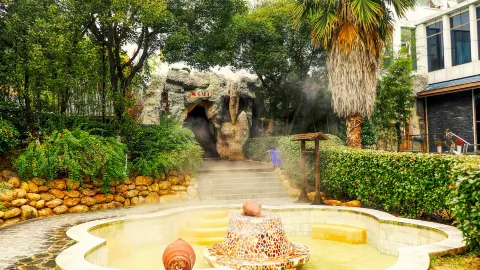 Zuishi Hot Spring attraction in Jiujiang
