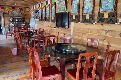 波密七彩行馆·观湖轩