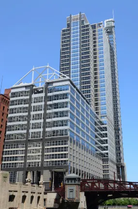 Отели с услугой бассейном в г. Чикаго