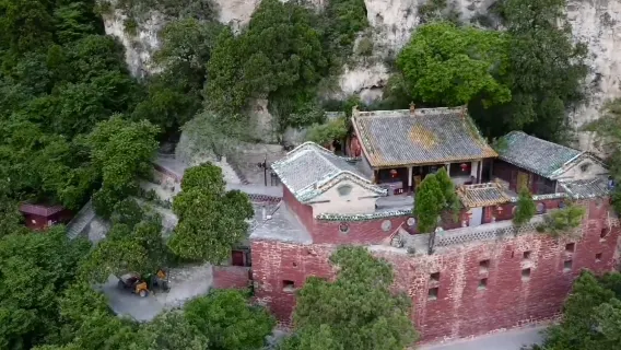 玩水避暑