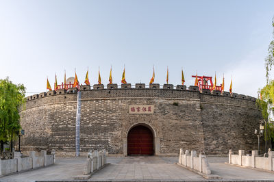 The Ten-Thousand Ren Palace Wall