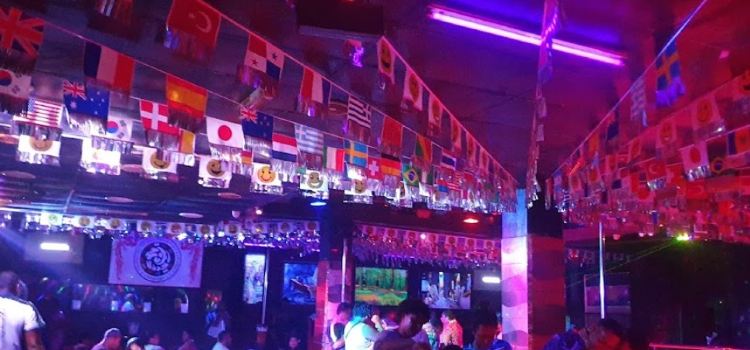 White house Night Club Live Karaoke