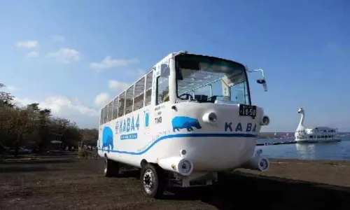 Kaba Bus Yamanakako Amphibious Bus