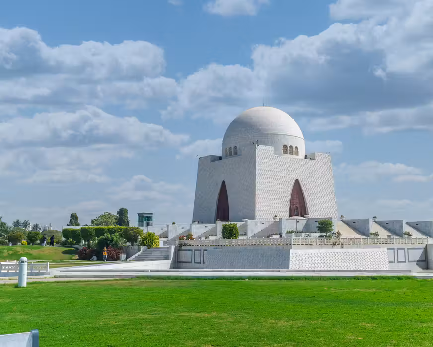 Vuelos ${{cityDName}} Karachi