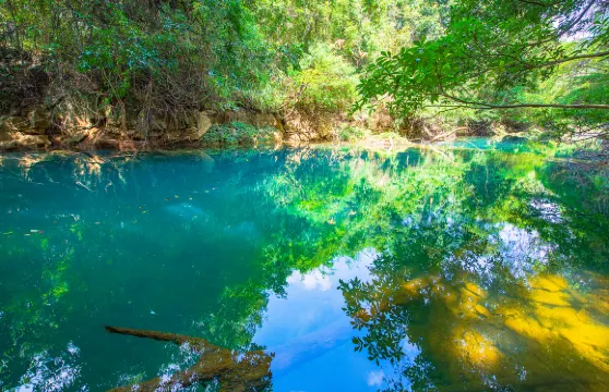 荔波小七孔景區鴛鴦湖下湖手划船票大小同價