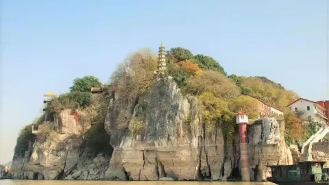 Shizhong Mountain attraction in Jiujiang