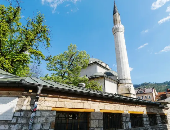 Hadži Begzade džamija周辺のホテル