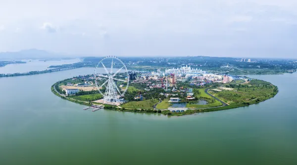 Hotels near Paiyun Pavilion