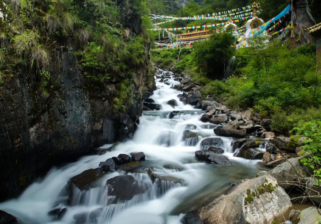 Hotels near Suomo River Canyon