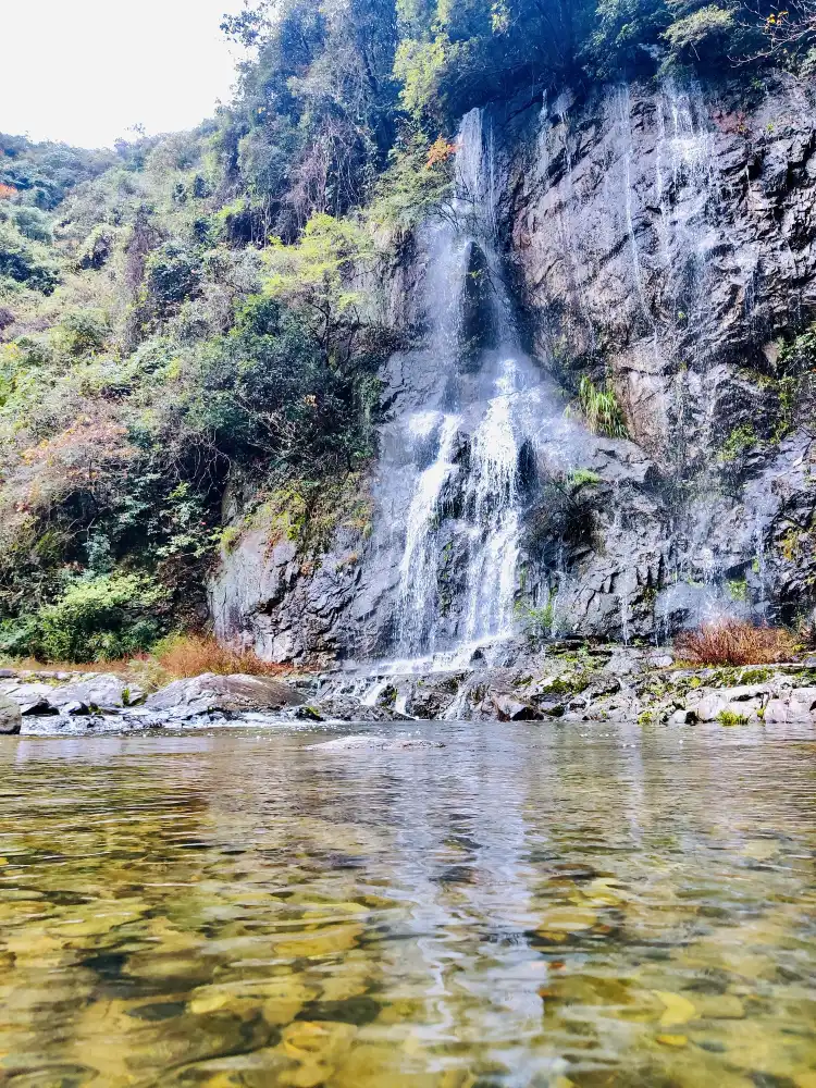 Hotels near Zhedong Great Waterfall