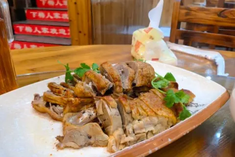 Xia Mei Ren Jia Local Restaurant (Historical Culture Dining Resort Branch)
