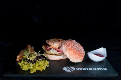 MO DA XI LAI DENG JIU DIAN CHENG YAN CAN TING