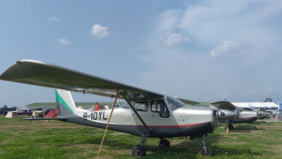 ประสบการณ์การบินเช่าเหมาลำสำหรับสามท่าน/ผู้ปกครอง-เด็ก/คู่