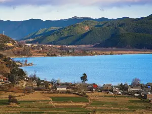 格薩摩梭古村落