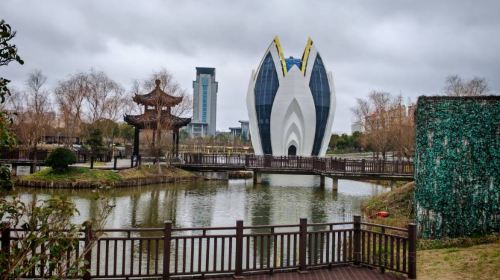 Lingxiu Park