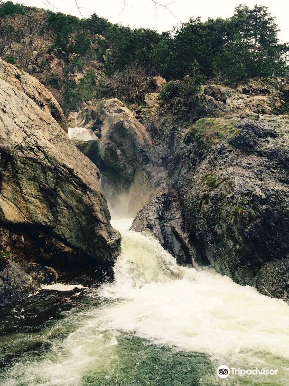Hotels near Suchurum Waterfall