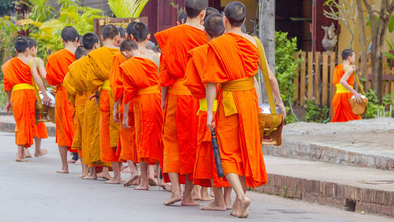 Experiences of Giving in Luang Prabang