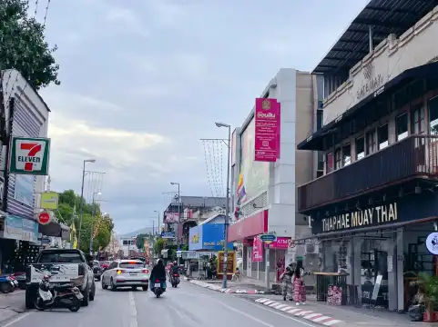 โรงแรมใกล้ถนน ท่าแพ