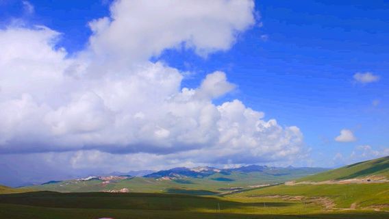 Qilian Mountain Grassland Racetrack