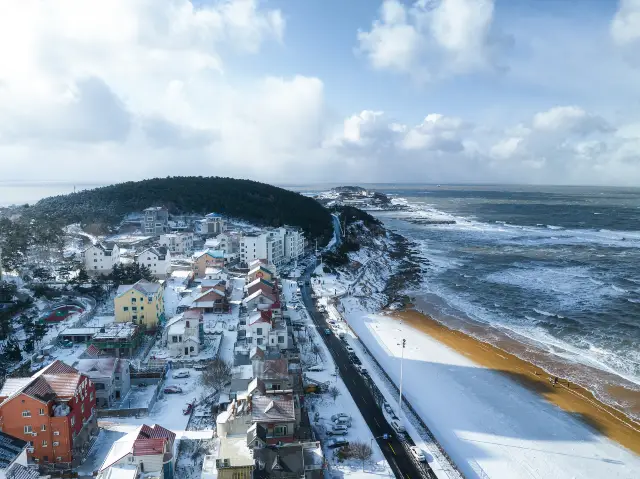 Seaside Snow Viewing in Weihai