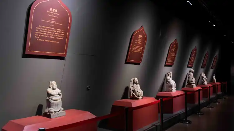 Hotels near Guangyuan Museum