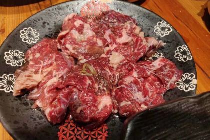 Yu niu jia kao rou yi bu (xin yi bai)