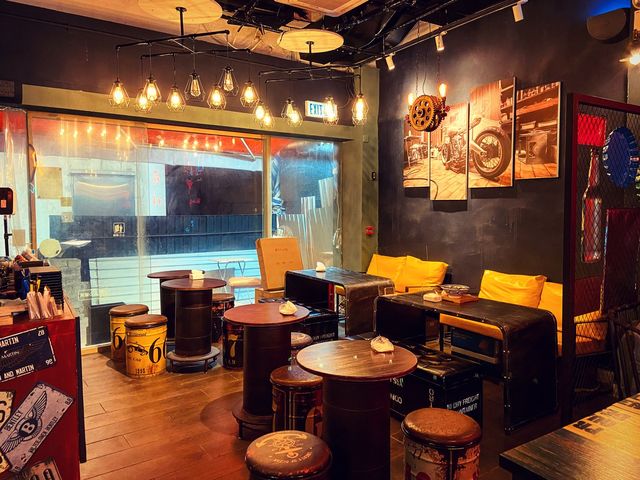 有大隻仔坐鎮嘅復古工業風台灣麵店 有大隻仔坐鎮嘅復古工業風台灣麵店