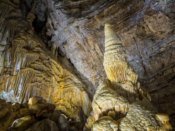 Xionglong Cave