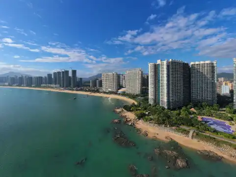 鄰近華潤小徑灣沙灘的酒店