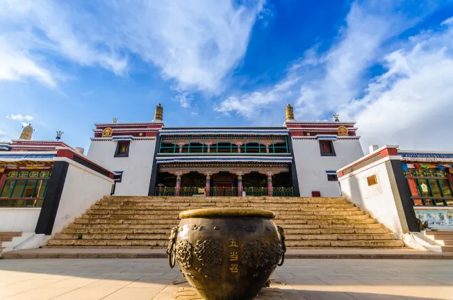 Hotels in Baotou With Swimming Pools